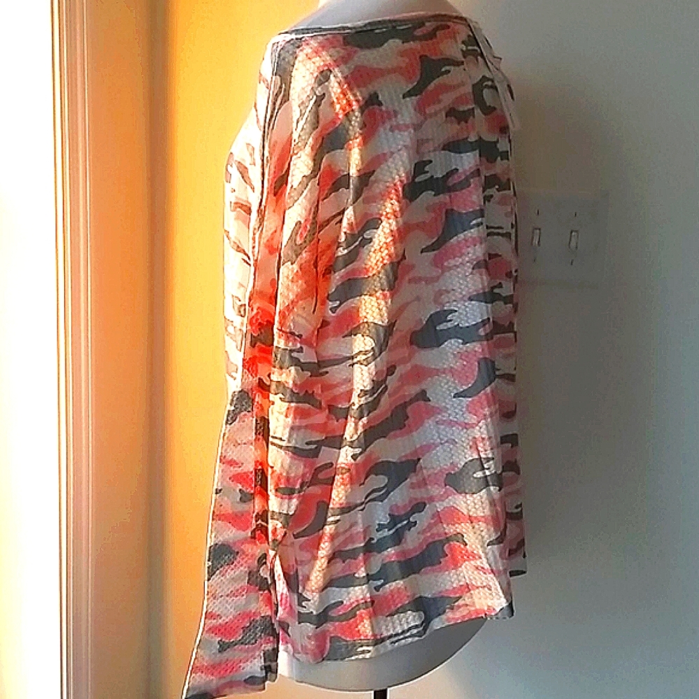 Gaovot  Oversized WaffleKnit OffShoulder Pink Camo shirt blouse New w/ tag. - Picture 4 of 7